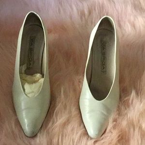 Beige Italian leather heels